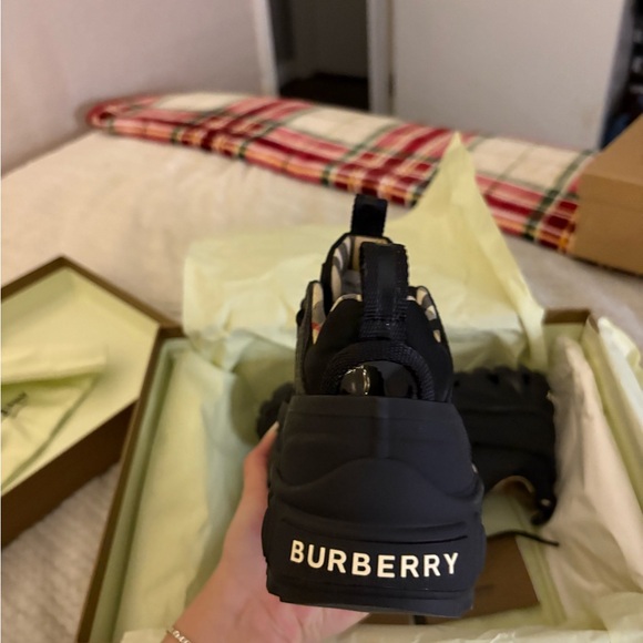 Burberry Box - Brown - Picture 5 of 7